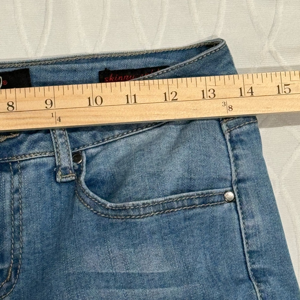 Women’s Earl Embroidered Ankle Skinny
Jeans Size 4 - Picture 12 of 15